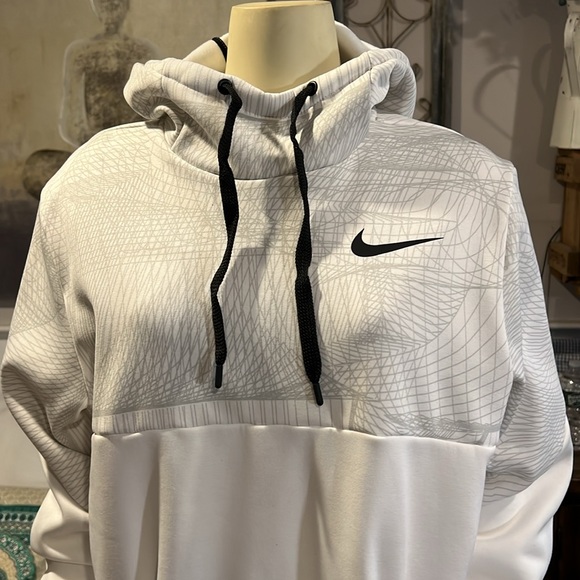 Nike - Picture 2 of 4